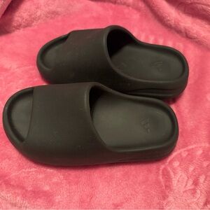Yeezy Kids Black Slippers